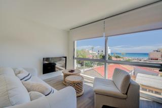 Alquiler Apartamento en Calle jacinto benavente 46. Apartamento recin reformado y amueblado con vistas al mar en la