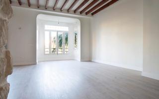 Rent Office space in Avenida alfonso el sabio 9. Oficina de techos altos reformada sin amueblar en alfonso el sab