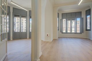 Miete Büro in Avenida alfonso el sabio 9. Oficina reformada de techos altos en alfonso el sabio frente al