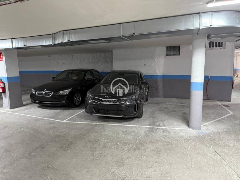 Foto e16d5256-5ee9-48c8-a110-bbb96c940a01. Alquiler parking coche alquiler de amplia plaza de garaje junto a paseo canalejas en Salamanca