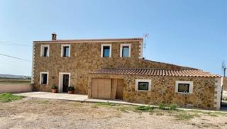 Masia a Carrer caixó 6. Fantástica casa de 396 m2 con parcela de 39.980 m2 ubicada en "s