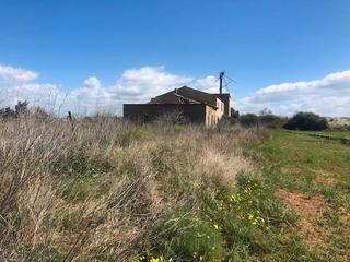 Finca rústica a N/a. Fantástico solar rústico de 46.000 m2 con casa y anexos de 444 m
