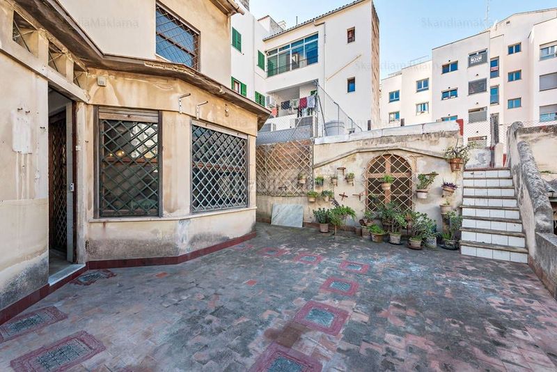 Foto 2c822fbd-2b8d-4a0b-9ddb-0b7e48a4e68c. Casa amb aparcament a Plaça dels Patins Palma de Mallorca