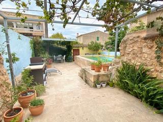 Haus in Santa María del Camí. Encantadora casa con patio, piscina y jardín en calle peatonal d