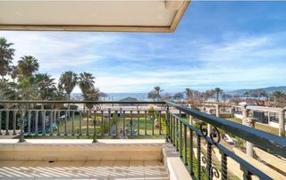 Rent Penthouse in Carrer de l'illa de xipre 21