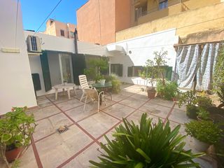 Appartement à Son Cotoner. Exclusiva planta baja reformada con patio, garaje privado y gran