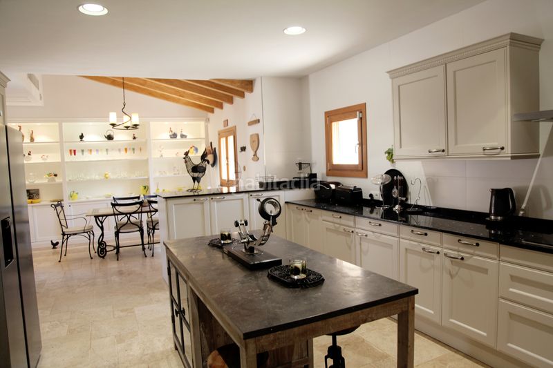 Foto e8e7e979-1b60-4149-96f9-f435e0d9a42c. Casa con camino riscaldamento parcheggio piscina in Sencelles