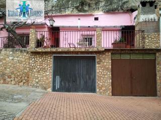 Masia a Jorquera. Inmohouse vende casacueva en jorquera, terreno urbano.
