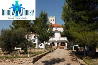 Lloguer Masia a Tobarra. Finca rústica de labor con edificaciones y buena accesibilidad