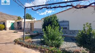 Country house in Tobarra. Amplia y bonita casa de pueblo con piscina