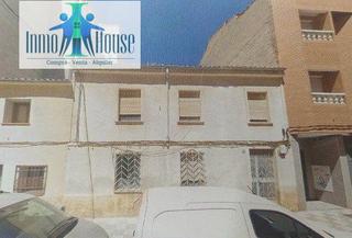 Casa a San Pablo. Inmohouse vende casa para reformar o edificar obra nueva.