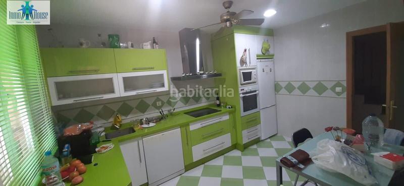 Foto a9c64839-9d73-4ad9-a0ad-322307f6e3ca. Casa adossada amb aparcament a Pozohondo