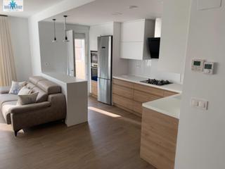 Miete Etagenwohnung in El Pilar. Inmohouse alquila piso de obra nueva. buena zona y altas calidad