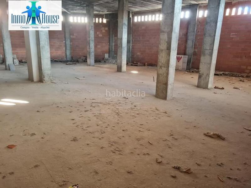 Foto 1e5f5e68-36d3-42cc-8ab1-df04dcbfff0c. Alquiler local comercial amplio local comercial con infinidad de posibiliades en Albacete