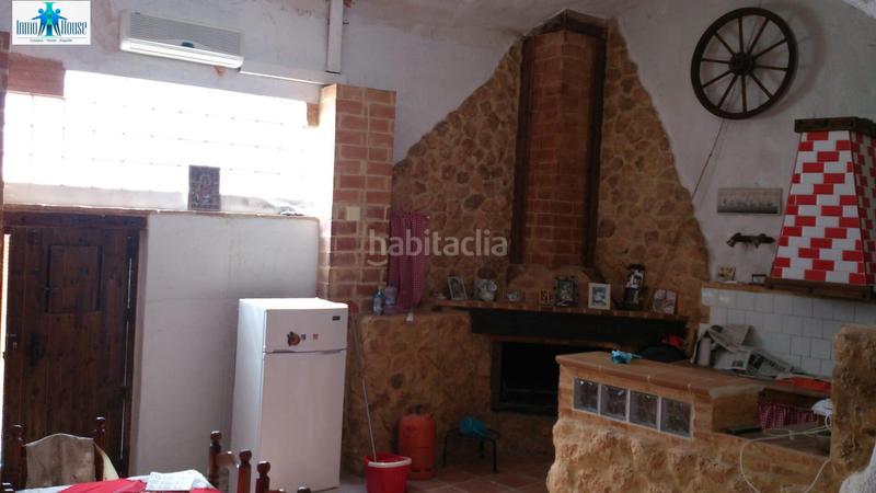 Foto a80689a3-a706-4f0d-81d3-87c87dc92819. Masia a Alcalá del Júcar