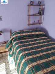 Casa adossada a Balazote. Inmohouse servicios inmobiliarios vende casa con patio en el cen