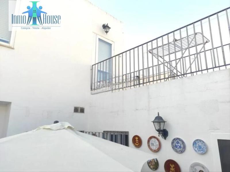 Foto 2f362b2a-8106-432a-8b1c-6c3f59d73213. Casa adossada amb calefacció aparcament a Santa Teresa - Vereda Albacete