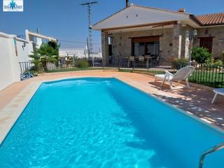 Chalet in Alatoz. Inmohouse vende precioso chalet en alatoz