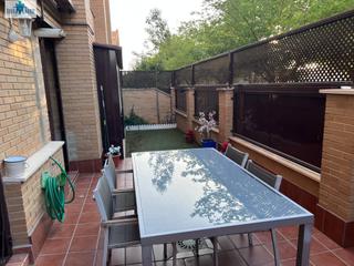 Rez-de-chausse en Universidad. Piso en venta en zona residencial campus