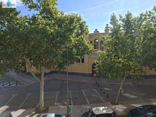 Pis a Feria. Piso enfrente plaza de toros 3 dormitorios y dos cuartos de baño