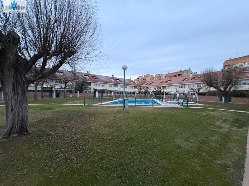 Foto 24fb9e9c-8d61-4a51-9794-810f89ac1ab3. Casa adossada amb calefacció aparcament piscina a Albacete