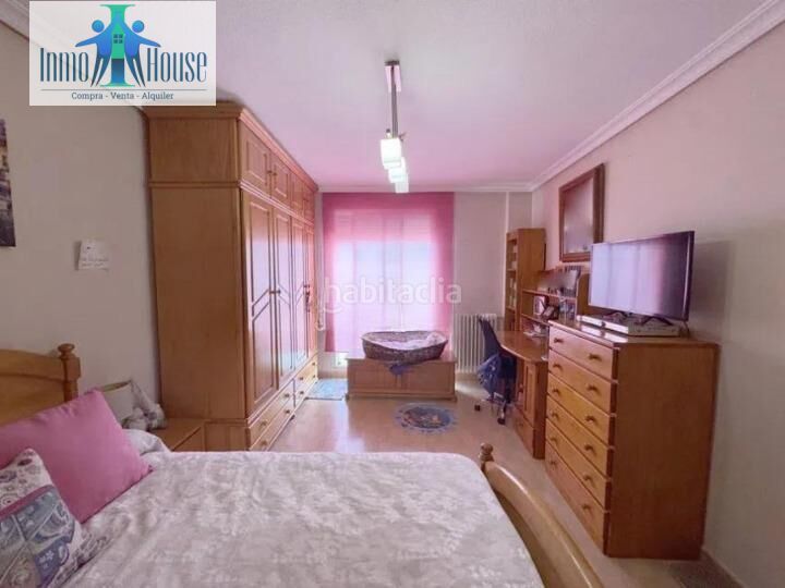 Foto 52f626cd-8bc1-4ec0-ba2d-822f7965e7e3. Pis amb calefacció aparcament a Carretas - Pajarita Albacete