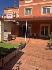 Maison à Pedanías - Extrarradio. Casa en el salobral con gran patio y piscina