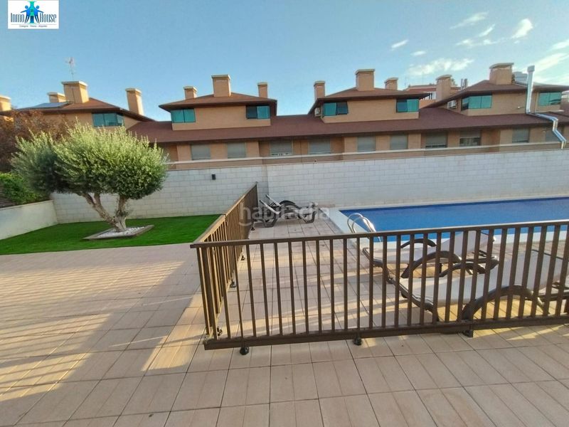 Foto 95fb4eef-7207-4ff0-8601-992409b02434. Casa adossada amb calefacció aparcament piscina a Albacete