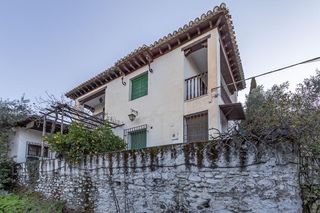 Chalet à Camino viejo del cementerio 9b. Se vende unica y exclusiva casa al lado de la alhambra_granada