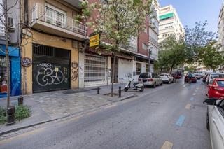 Parking coche en Calle cristo de medinaceli 6. Plaza de garaje en pleno centro de granada