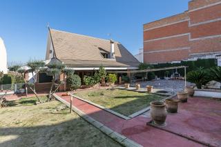 Chalet à Avenida andalucía 96. Excepcional chalet en las gabias( con/sin muebles)