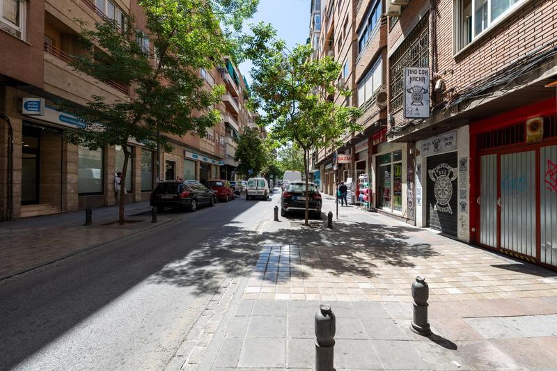 Foto bc975e45-5fd3-4c3c-a06b-34fbc3205df6. Posto auto in calle pedro antonio de alarcón 65 in Granada