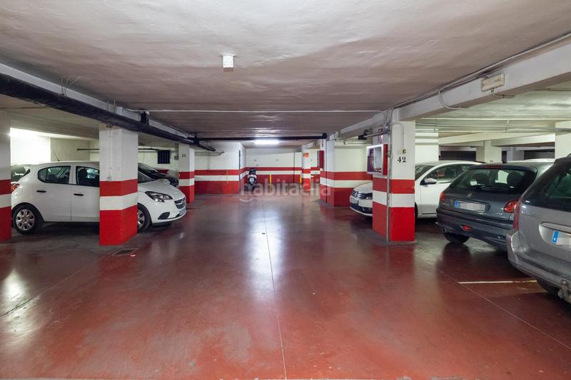 Foto cfd0a4d6-a0c7-4565-a0d1-333a750930a1. Posto auto in calle pedro antonio de alarcón 65 in Granada