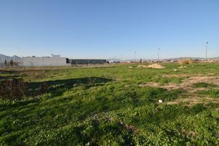 Solar industrial a Calle periodista josé maría carulla 37. Se vende parcela industrual en  cortijo del conde- parque almuni