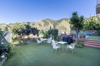 Maison à Calle peru 9. Se vende espectacular casa en pinos genil