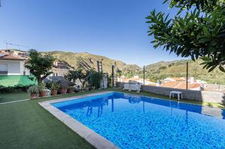Casa a Calle peru 9. Se vende espectacular casa en pinos genil