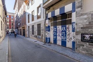 Car parking in Calle almona de san juan de dios 15. Parking de 30 plazas en pleno centro de granada