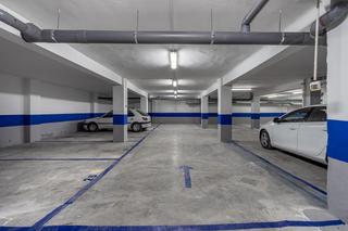 Aparcament cotxe a Calle almona de san juan de dios 15. Parking de 30 plazas en pleno centro de granada