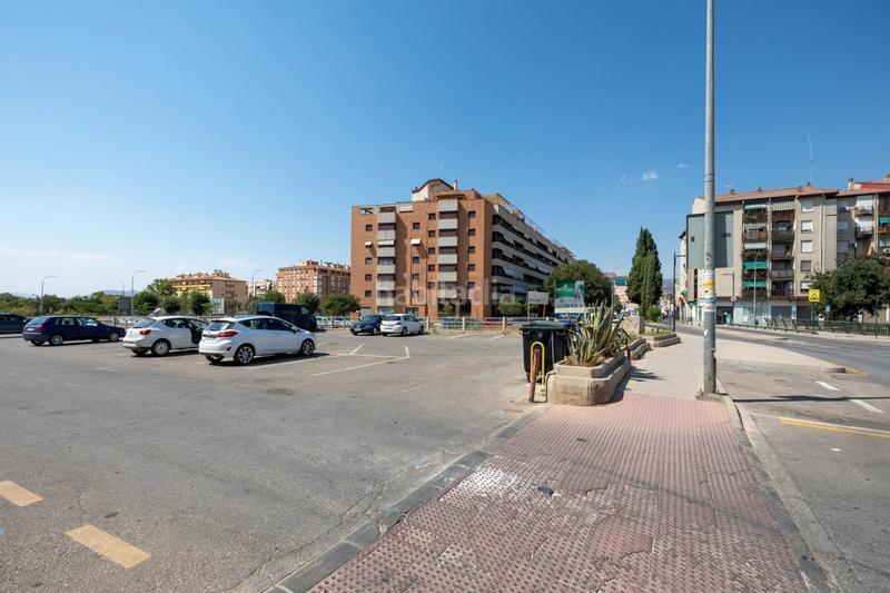 Foto dd2ed5cc-3df6-489a-a5df-b6c2361b9276. Terreno residencial en calle gustavo doré 12 solar zona campus salud en Armilla