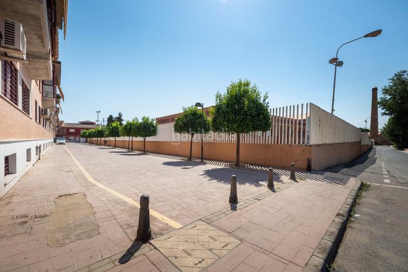 Foto ea80f8cb-f0c4-43d0-8c48-cafcf5de1d0f. Terreno residencial en calle gustavo doré 12 solar zona campus salud en Armilla