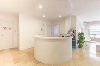 Appartement à Calle briones 1. Se vende un negocio en un propiedad en pinos puente