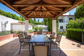 Chalet à Calle mar cantabrico 1. Se vende chalet en albolote zona albolote-cortijo del aire