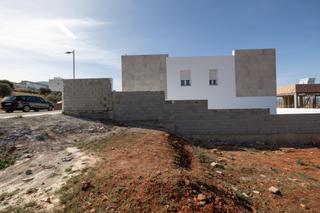 Terreny residencial a Calle profesor tierno galván 1. Se vende parcela en el recinto ferial de huetor vega