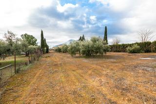 Terrain résidentiel à Calle laurel 110. Se vende parcela urbana consolidada con 2.558 m2, en la urbaniza