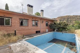 Xalet a Carretera de la sierra 293. Se vende chalet con parcela y piscina  en zona carretera de la s
