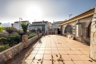 Terreny residencial a Plaza constitucion 22. Se vende terreno urbanizable, actualmente hay un restaurante