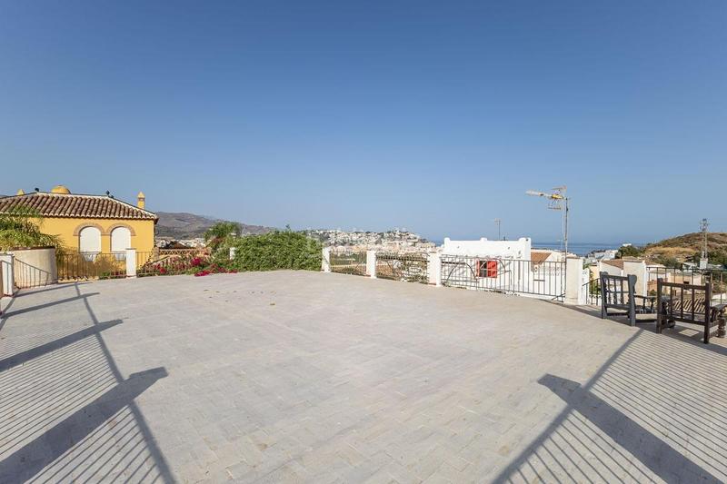 Foto 034579db-1f2a-483d-a35c-875a3d233392. Casa en calle retama 5 se vende gran casa en almuñecar en Almuñécar