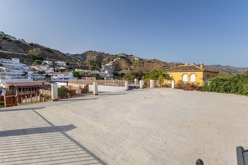 Foto 1c297a3a-29ce-4b00-880b-1102e5c5e9ab. Casa en calle retama 5 se vende gran casa en almuñecar en Almuñécar