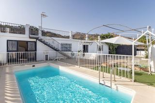 Casa a Calle retama 5. Se vende gran casa en almuñecar