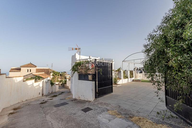 Foto ccd3a835-ec7d-4492-81c5-be83edb26571. Casa en calle retama 5 se vende gran casa en almuñecar en Almuñécar